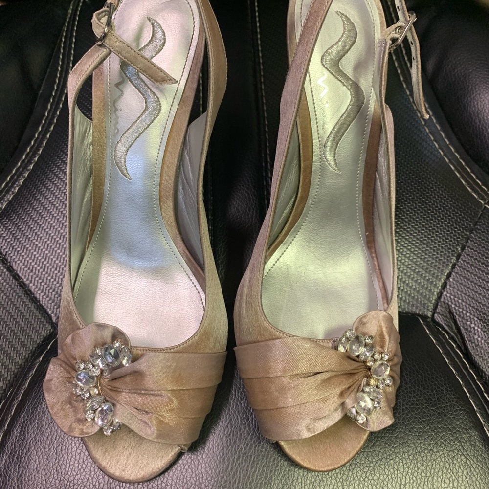 Size 8 1/2 Taupe slingback heels